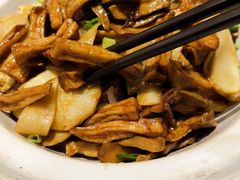 砂锅烧山菌-老牌坊鲁菜名店(宽厚里店)