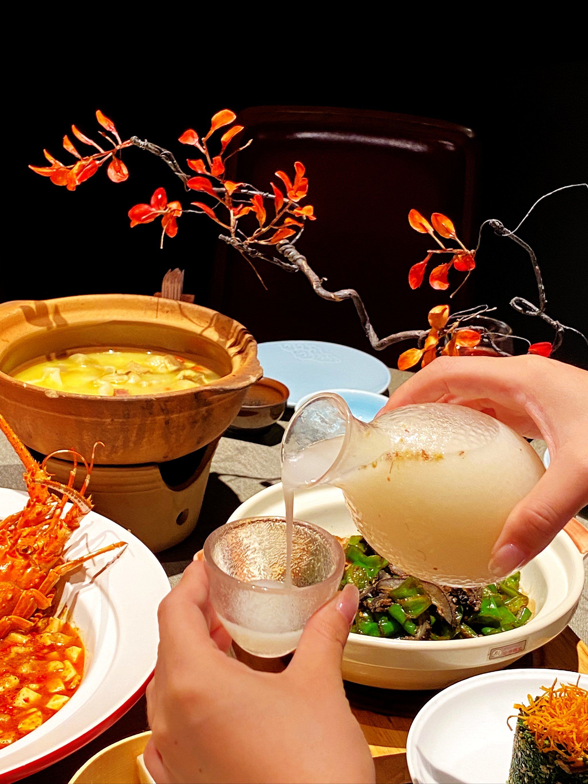 谢师宴
马上就想到97桂语溪
它有着精致的菜品
典雅的装修和