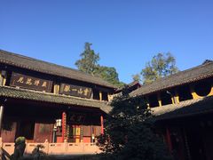 -峨眉山报国寺