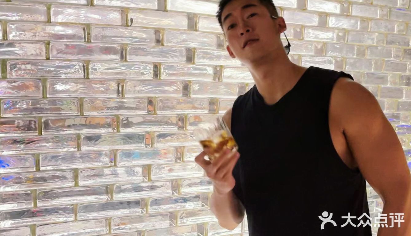 广州探店丨置身在宇宙中的太空威士忌吧🥃