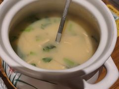 -泉畔人家·老济南经典鲁菜(大明湖店)