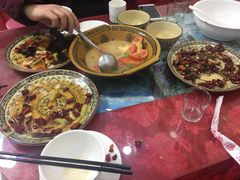 -乡土特色.冷锅鱼.牦牛肉汤锅