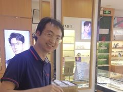 -光明眼镜·蔡司授权(徐泾店)