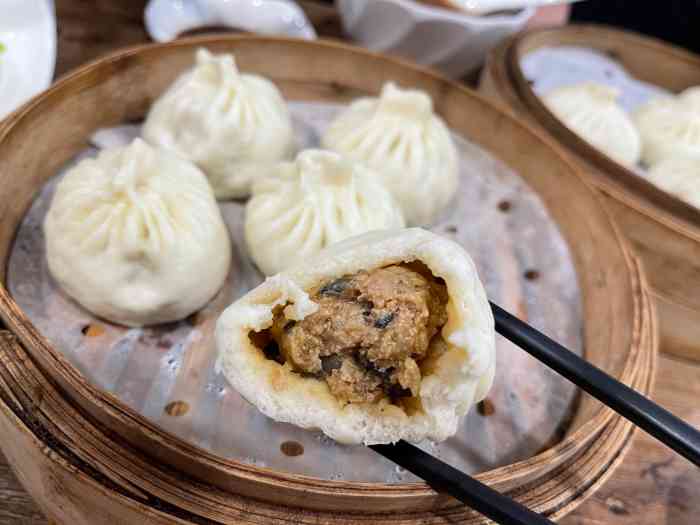 津味老胜香包子铺-"公司在附近开会,同事告我说这家包子好吃,.