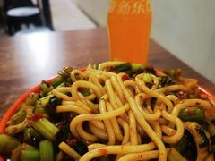-玲玲米粉·新疆现炒米粉(大十字总店)