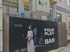-FOUR PLAY BAR