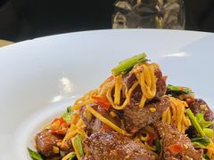 酸笋炒雪花牛肉-酝· 大师滇菜(公园1903店)