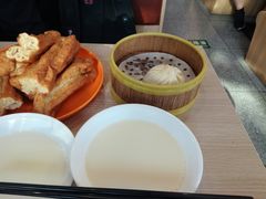 大油条、叉烧包、豆浆。-老上海里弄味道(知春路店)