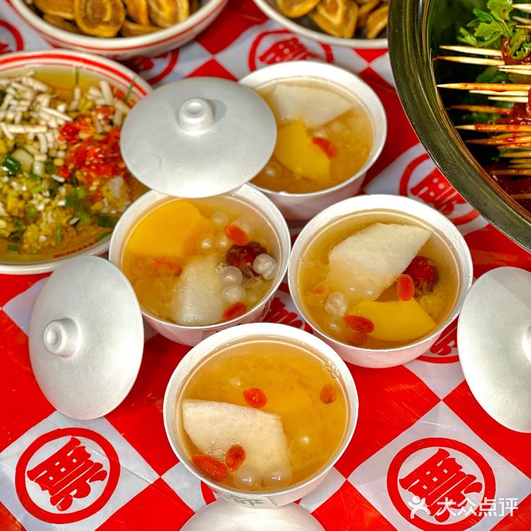 在成都！东郊记忆！吃一次就想下一次的串串…🍢