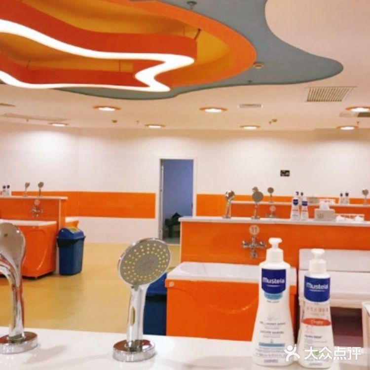 夏天一起来游泳吧