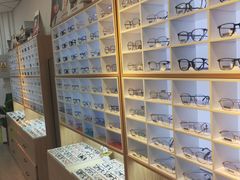 -天空之镜眼镜店蔡司依视路配镜授权零售店(望京颐堤港店)