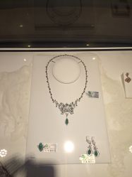 -北京七彩云南翡翠珠宝旗舰店(月坛店)