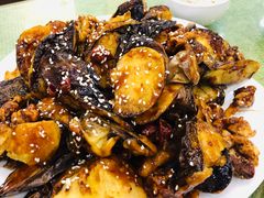 焦糖茄子牛肉粒-桃子餐厅·天津菜(红星路直营店)