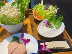 -野山舂·贵州现舂酸汤火锅(鸿通城店)