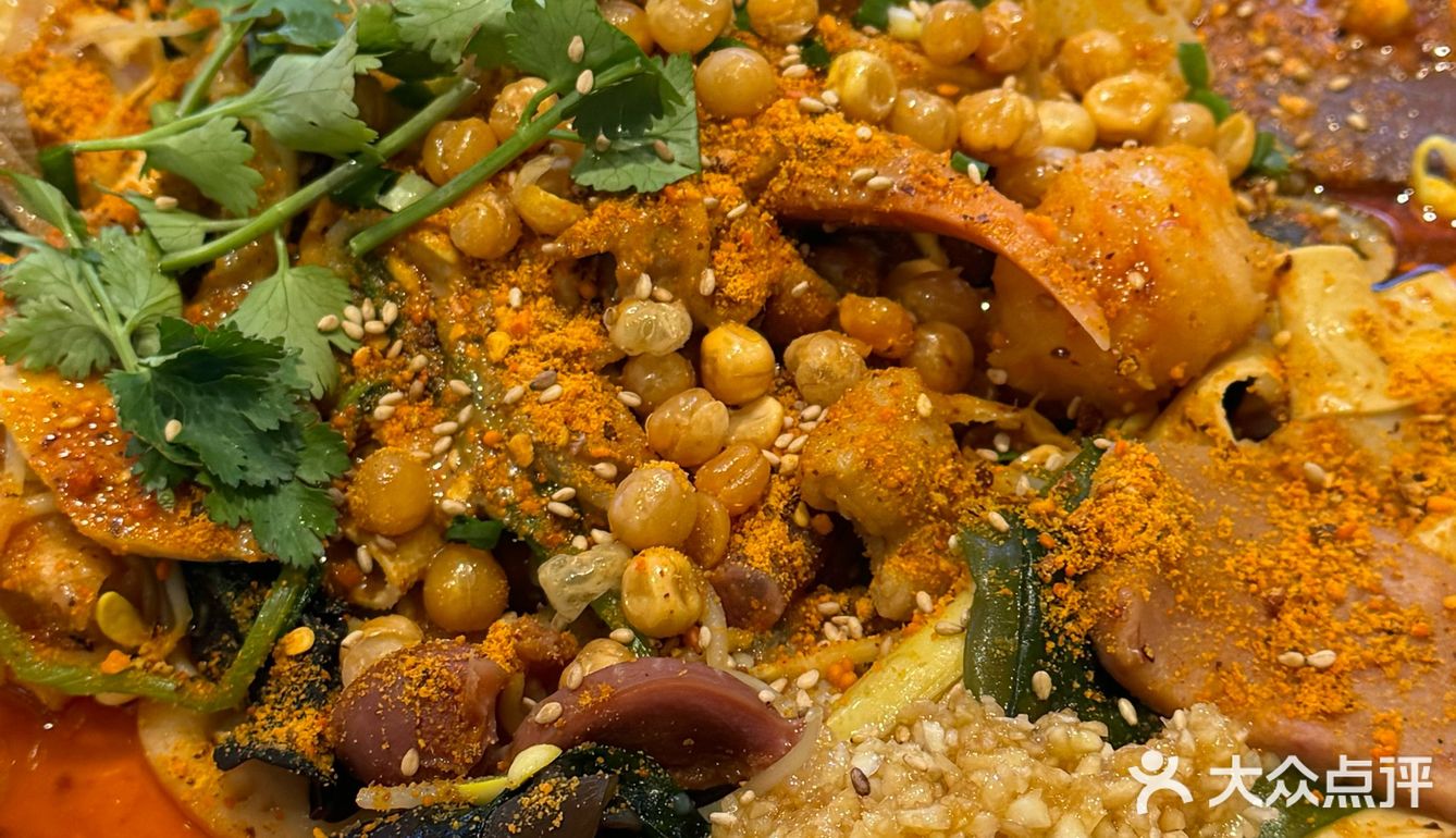 谁能拒绝热辣滚烫的大碗麻辣拌呢