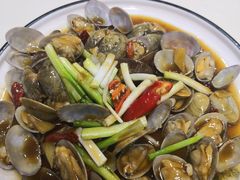 葱姜炒花蛤-鑫悦楼煎蟹·16年海鲜大排档