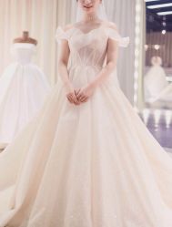 -Lady  Jane高端婚纱礼服馆