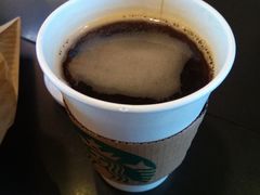 中杯热美式-星巴克(浦东机场T1国际27号口店)