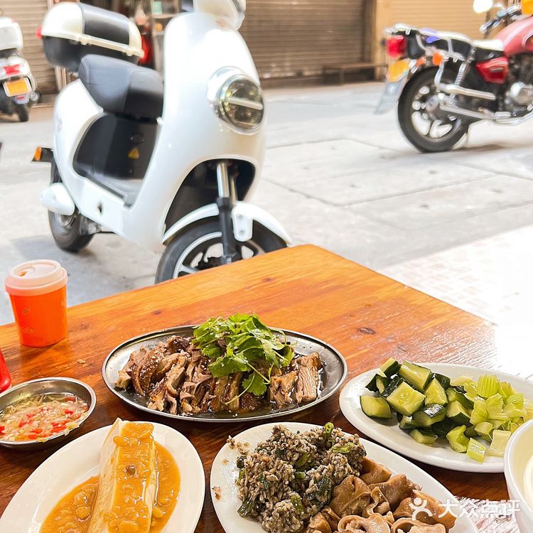 澄海｜文祠路附近无招牌的街头白粥铺