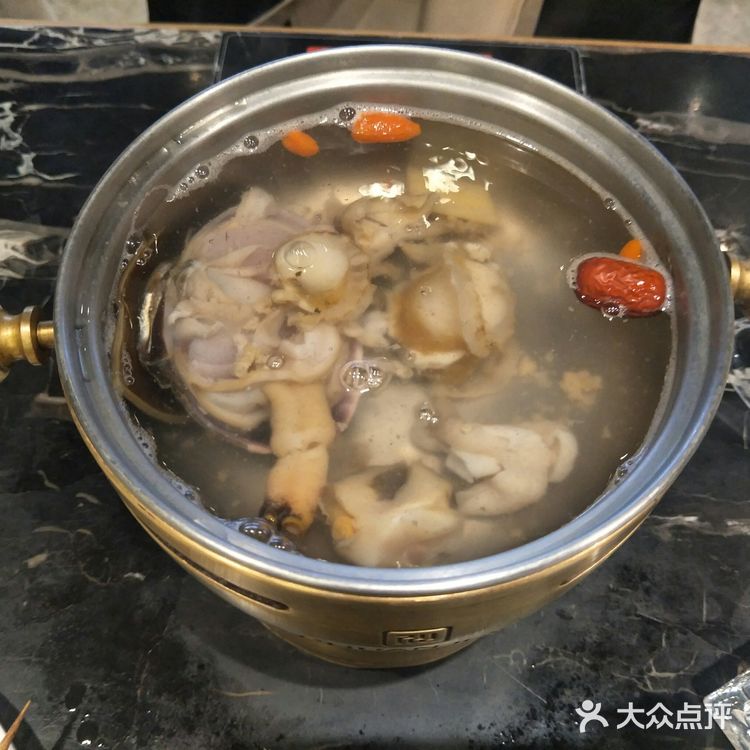有生肉，有水果，有饮料，分别分区