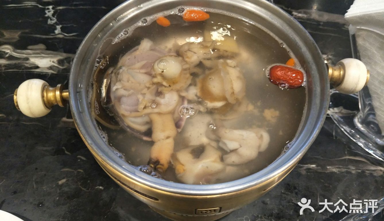 有生肉，有水果，有饮料，分别分区