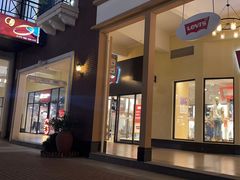 -王府井奥莱临潼小镇(临潼店)