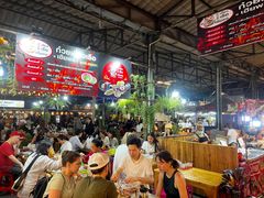 -席娜卡琳火车铁道夜市