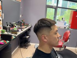 点击看大图 -15C7 男士理发馆 烫染专业店