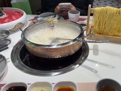 -洪氏嗨捞·广东猪肚鸡·椰子鸡火锅(西咸万象城店)