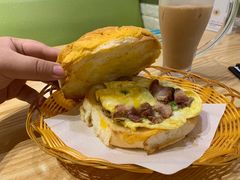 滑蛋叉烧菠萝包-新绿茵阁茶餐厅(筷子基分店)