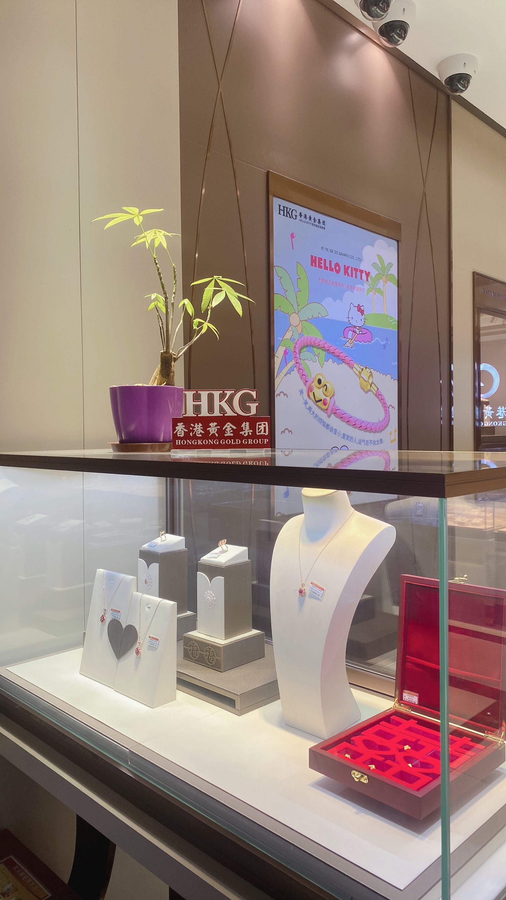 香港买翡翠哪家店最好看(香港买翡翠哪家店最好看的)