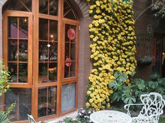 -月亮眼花园餐厅书吧酒吧