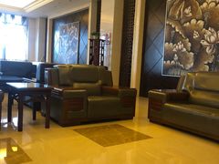 -乌兰湖畔草坪轻奢营地