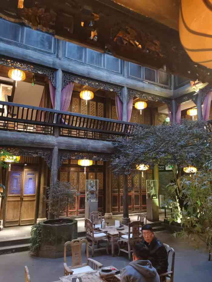 子非(宽窄巷子店)-"号称的是以庄子为主题的餐厅,环境确实是高.