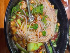 -爆炸头阿姨小四川正宗川味小吃(无任何分店)