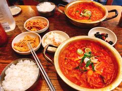 金枪鱼辣白菜汤-金北顺大锅家(신사본점)