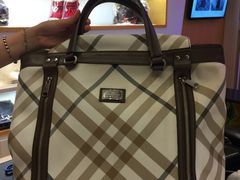 -爱革·奢品·鞋包·衣物·家居(金桥国际商业广场店)