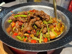 小米椒爆炒鲜牛肉-麻都·成都菜(人民广场店)