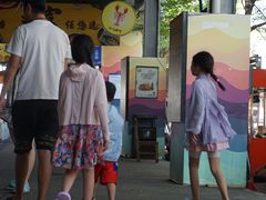 -三亚火车头万人海鲜广场