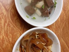 猪皮-松树干拌面店