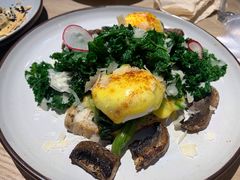 班尼迪克蛋羽衣甘蓝蘑菇吐司-Maxpoint Kitchen 西餐咖啡(乐峰广场店)