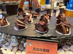 黑森林蛋糕-咖啡苑自助餐厅·中国大饭店