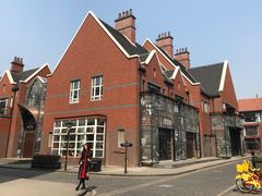 -钟书阁(松江泰晤士小镇店)