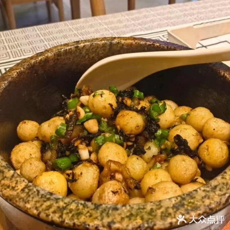 岳阳烧烤不踩雷！洞氮胖哥这口牛排骨筋香到上头