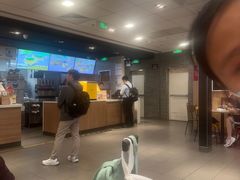 -麦当劳(上海虹桥站30B检票口楼上)