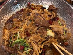 -帅巴人舅母子腊蹄民俗村