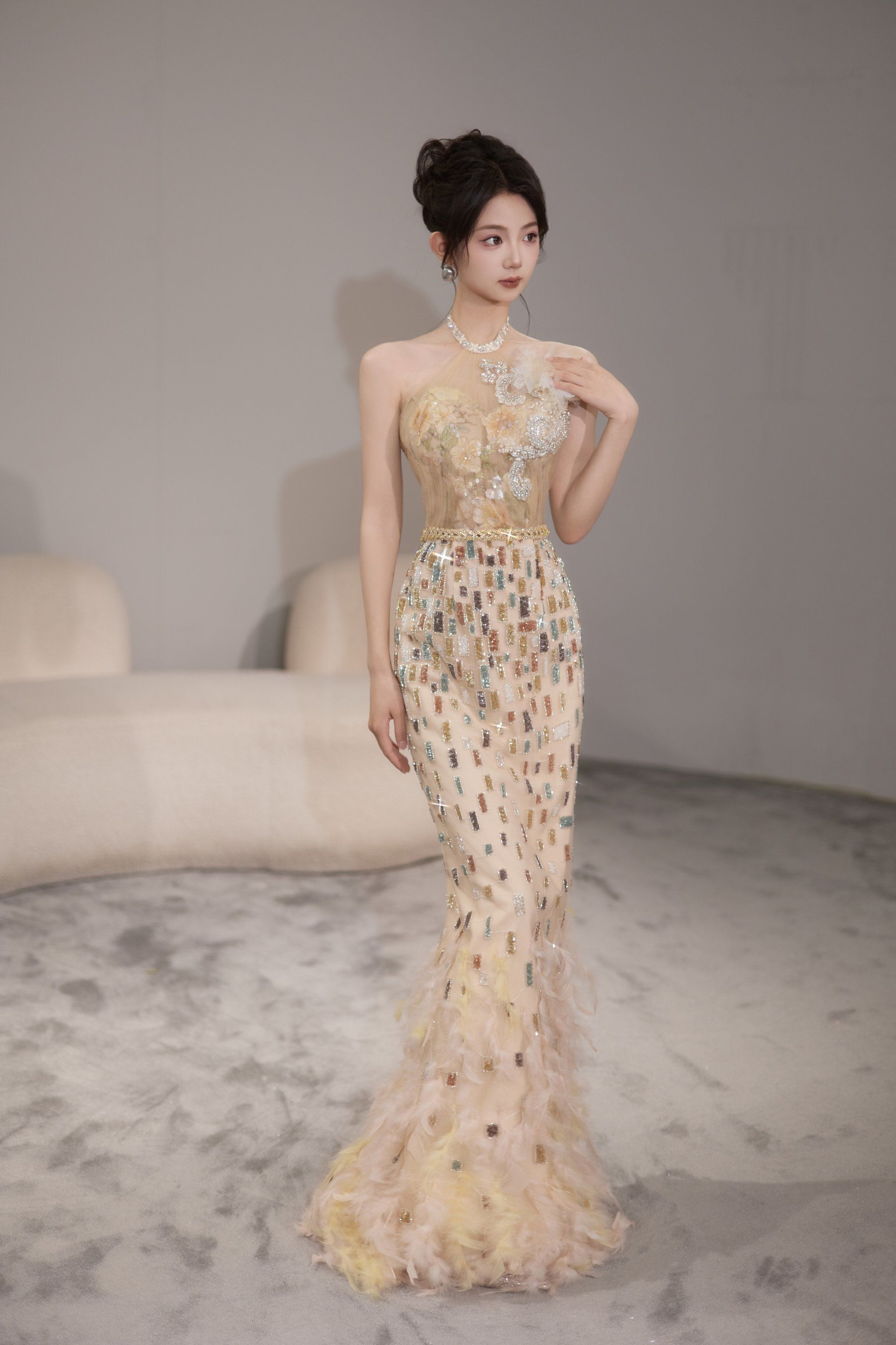 拿捏住✨
抹胸的仙女裙设计
神秘又奢华
#气质礼服#开封婚纱