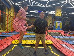 -爱蹦iBOON蹦床运动馆(江汉店)