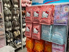 -名创优品(北京新中关购物中心地铁层店)