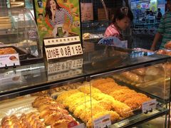 面包甜点陈列柜-巴黎贝甜(宜山路店)